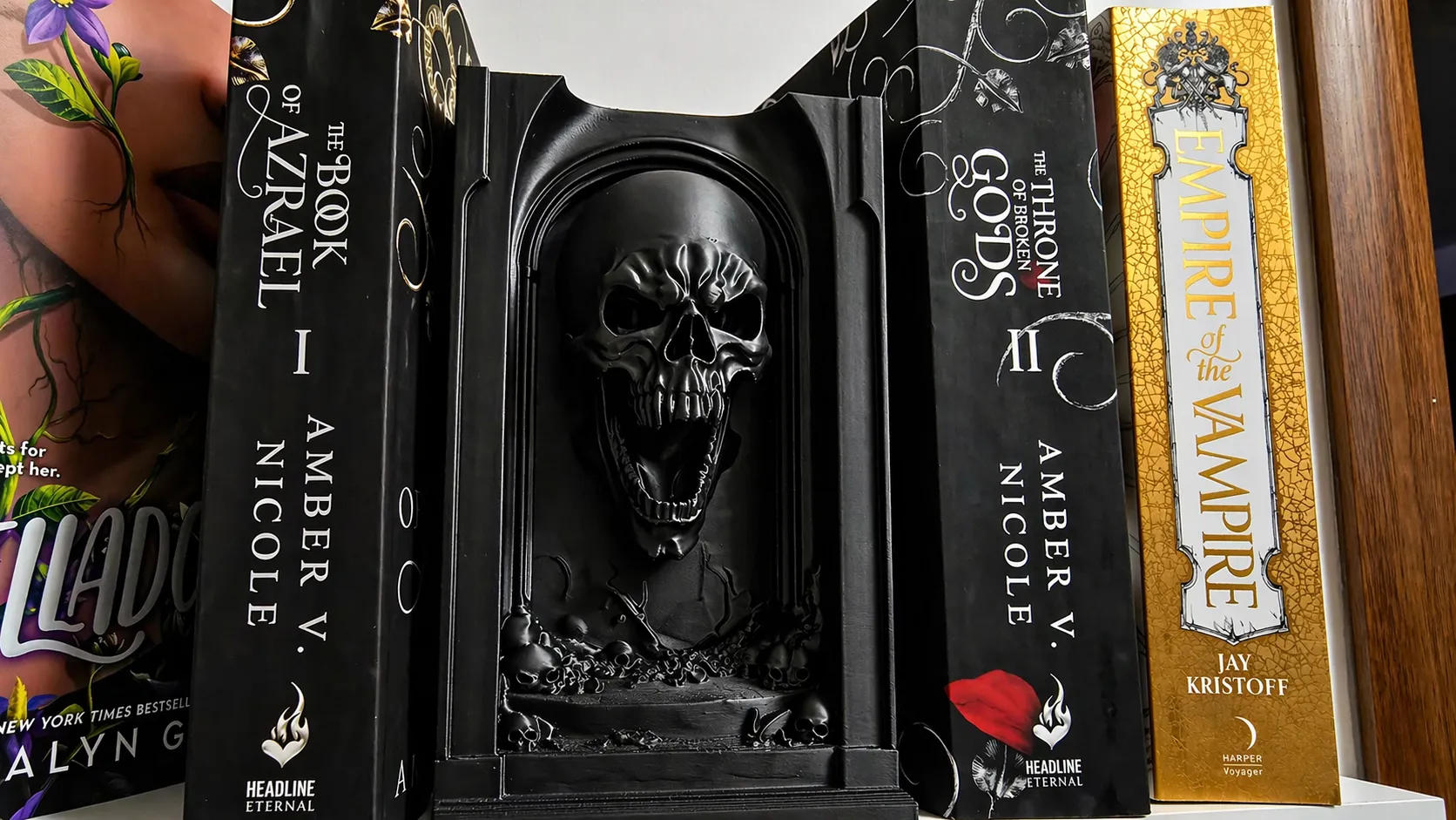Skull booknook